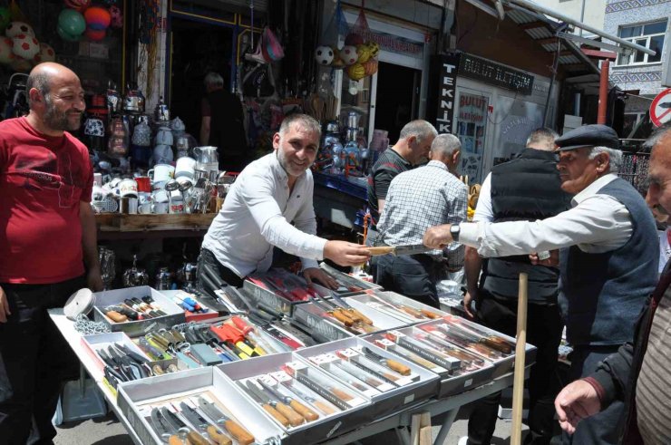 Kars’ta bıçaklar görücüye çıktı