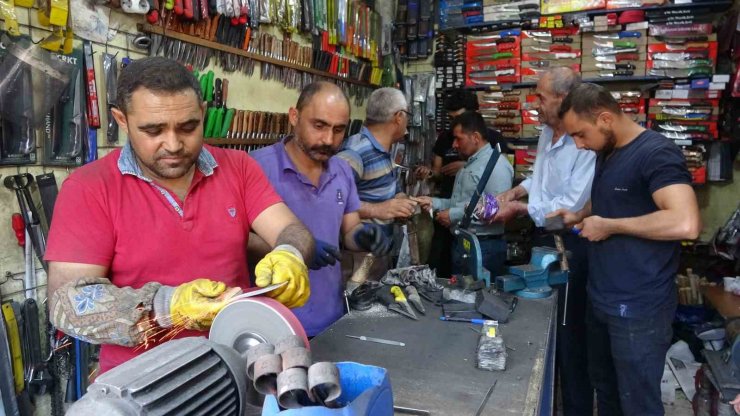 Bıçak bileme ustalarının yorucu bayram mesaisi