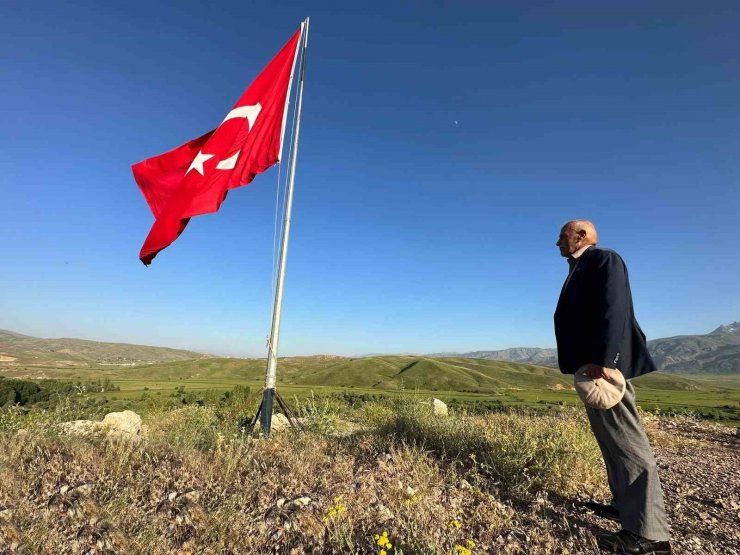 Seyit Tahir Dede’nin hüzünlü bayrak nöbeti