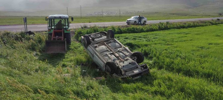 Ardahan’da düğün konvoyuna katılan otomobil şarampole devrildi: 5 yaralı