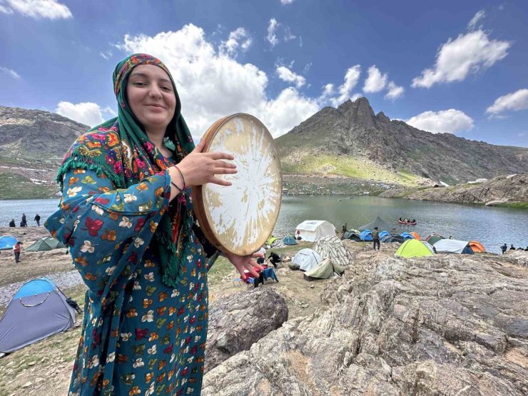 Türkiye’nin en yüksek festivali Yüksekova’da başladı