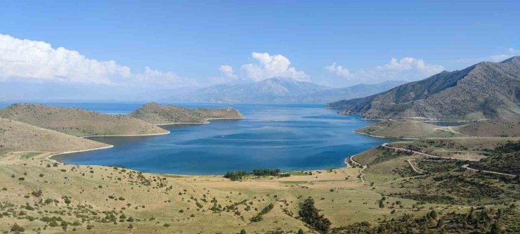 Van Gölü’nün saklı koyları ziyaretçilerini mest ediyor