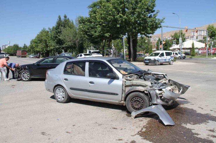 Elazığ’da trafik kazası: 3 yaralı