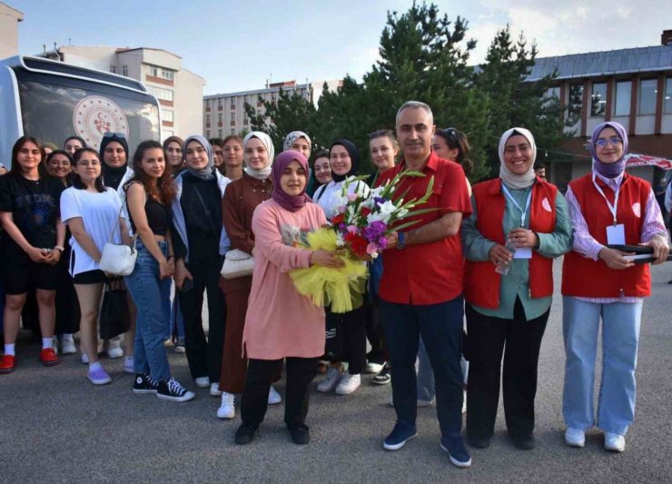 Kızlar ‘Anadoluyuz Biz’ kapsamında Erzurum’da