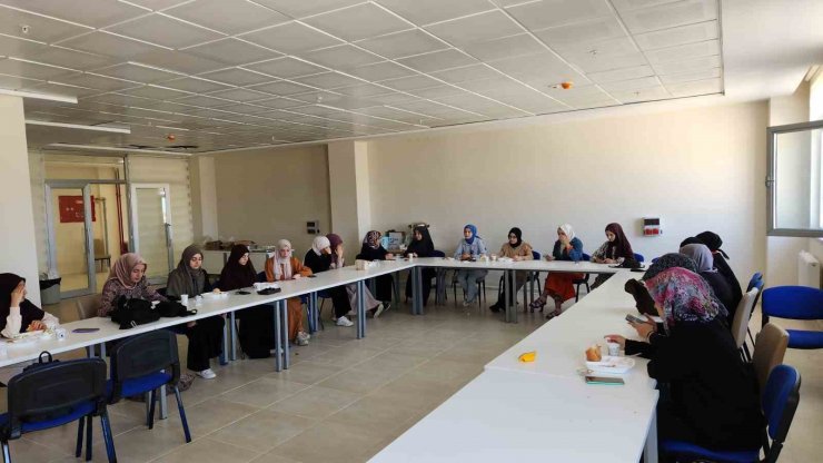 Van’da ‘Hikmethane Kampı’ devam ediyor