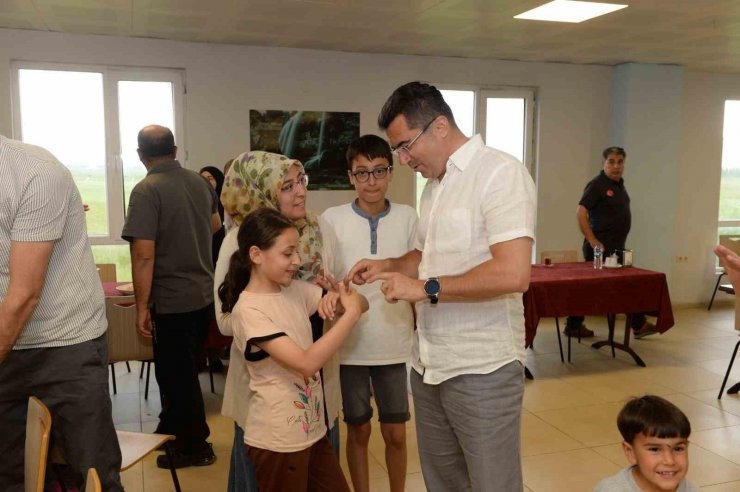 Vali Memiş misafir depremzedelerle buluştu