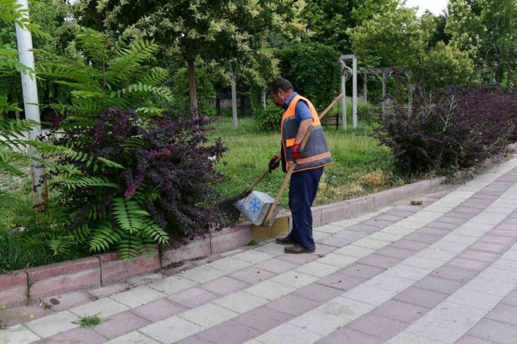 Başkan Çınar, sanayi sitesinde gerçekleşen temizlik çalışmalarını inceledi