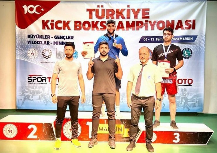 Erzurumlu Kick Boksçular madalyaları topladı