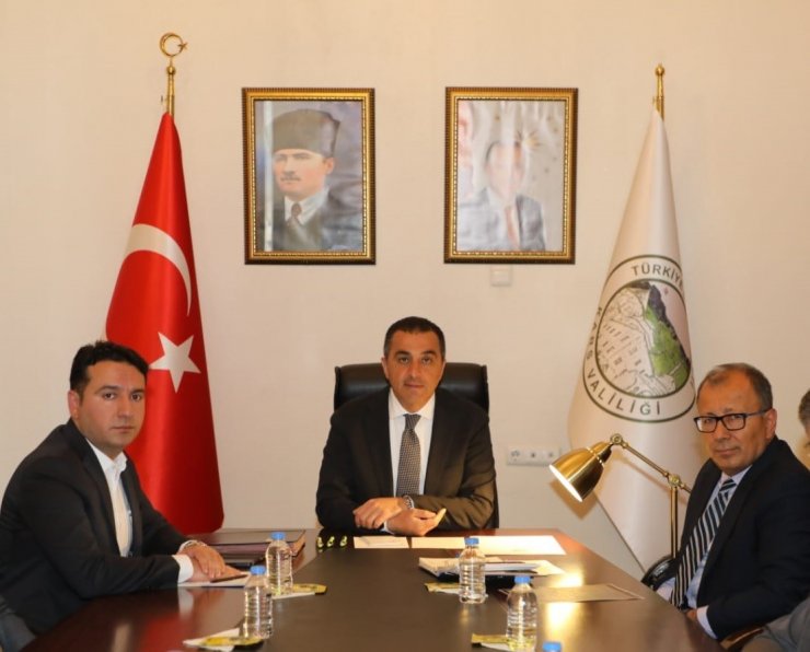 Kars’ta muhtarlar toplantısı sürüyor