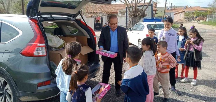 Başkan Kazgan, depremzede çocukların oyuncaklarını unutmuyor