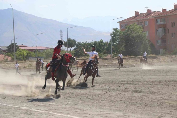 Erzincan’da atlı cirit il birinciliği müsabakaları başladı