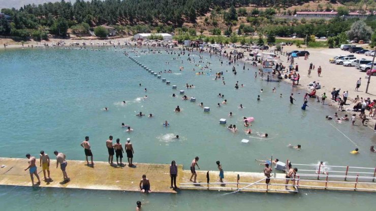 Hazar Gölü’ndeki plajlar Ege ve Akdeniz’i aratmıyor