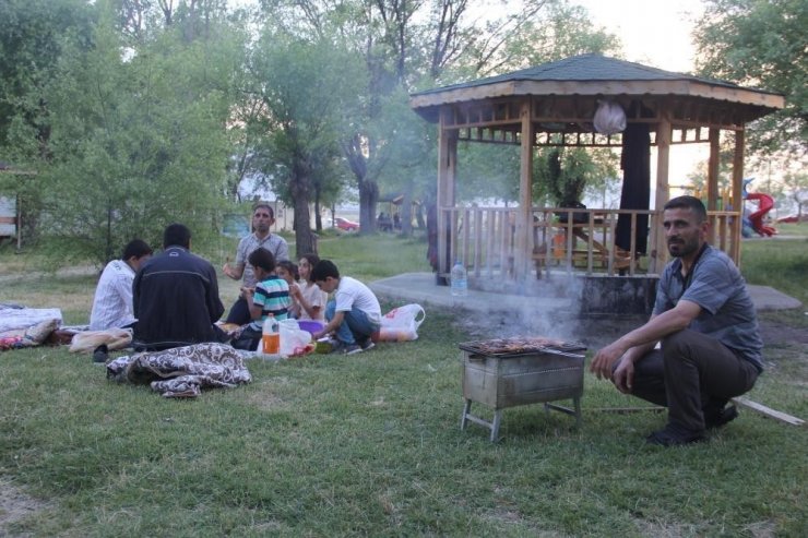 Erzincan’da hafta sonu piknik yoğunluğu