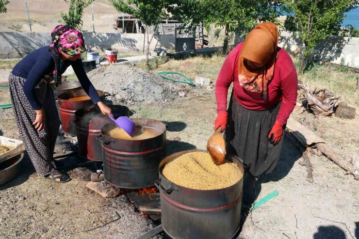 Erzincan’da bulgur kazanları kaynamaya başladı