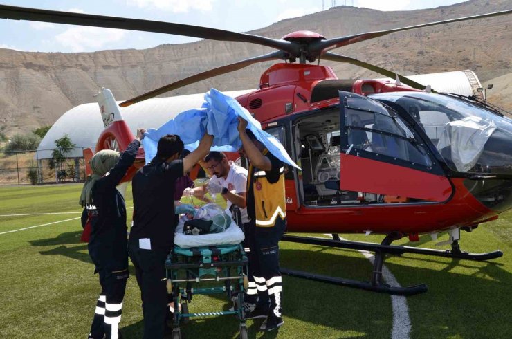 Hava ambulansı yeni doğan bebek için havalandı