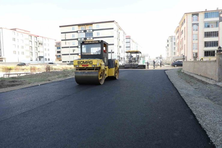 Kars’ta yollar sıcak asfalt oluyor