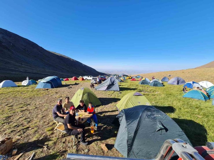 Türkiye’nin en yüksek rakımlı dağcılık şenliği Erzincan’da yapıldı