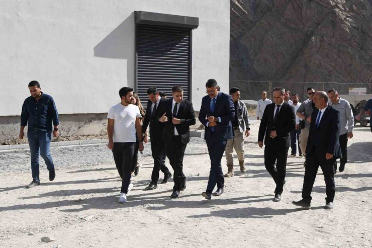 Hakkari’de yapımı devam eden modern mezbaha inşaatında sona gelindi