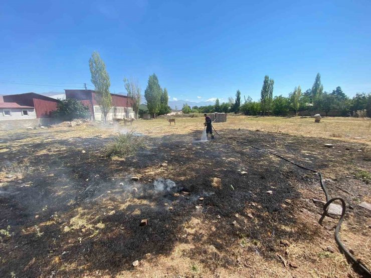 Ot yangını büyümeden kontrol altına alındı