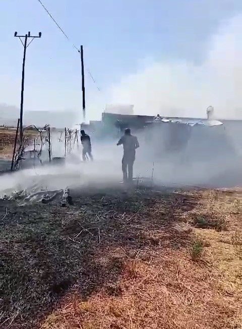 Elazığ’da otluk ve ağaçlık alanda çıkan yangınlar söndürüldü