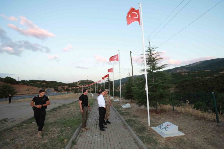 Vali Usta’dan 33 şehit anıtına ziyaret