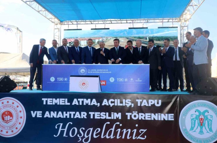 Bakan Özhaseki ve Yıldırım’ın katılımıyla Erzincan’da temel atma, açılış, tapu ve anahtar teslim töreni gerçekleşti