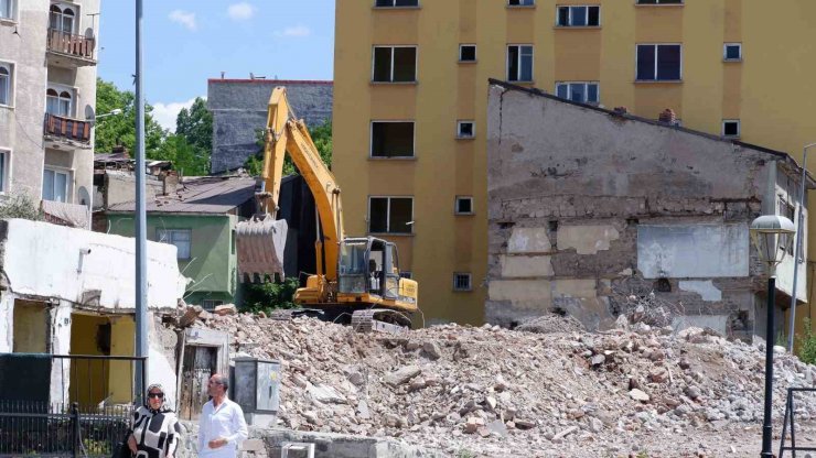 Ahi Toman Baba Türbesi gün yüzüne çıktı