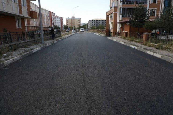 Kars’ta yollar sıcak asfalt oluyor