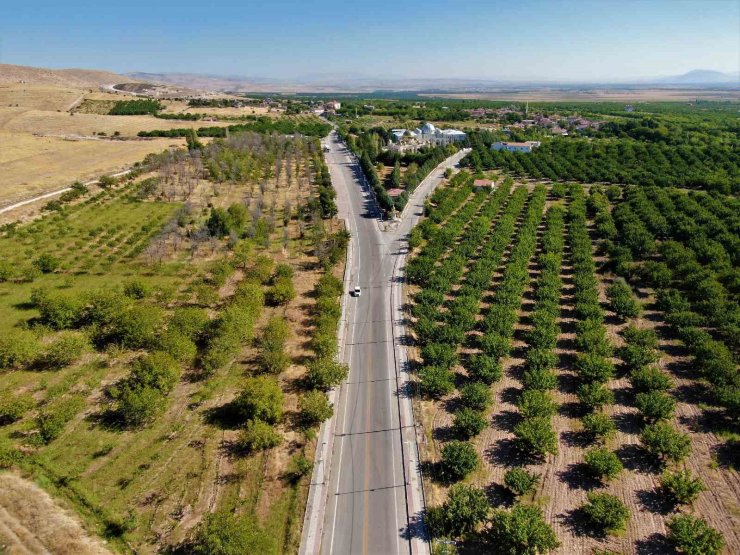 Akçadağ’da 66 kilometre grup yolu çalışması