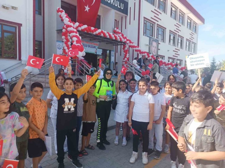 Malatya polisi, okulun ilk gününde denetim gerçekleştirdi