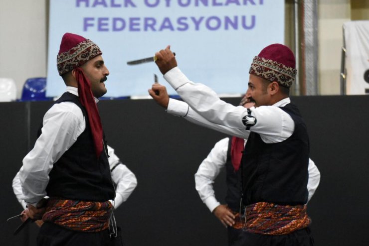 Büyükşehir’in Halk Oyunları Ekibi bölge grup birincisi oldu