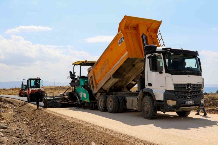 Erciş’te yol asfaltlama çalışması