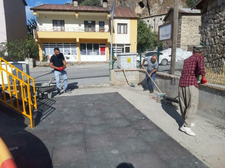 Çukurca Belediyesi çocuk parklarını yeniliyor