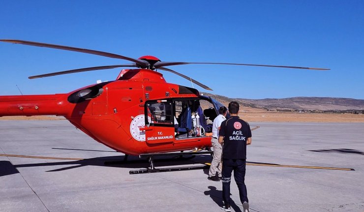 Bingöl’de ambulans helikopter yaşlı adam için havalandı