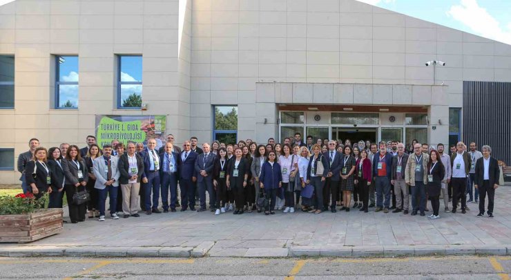 Türkiye 1. Gıda Mikrobiyolojisi Kongresi Atatürk Üniversitesi’nde devam ediyor