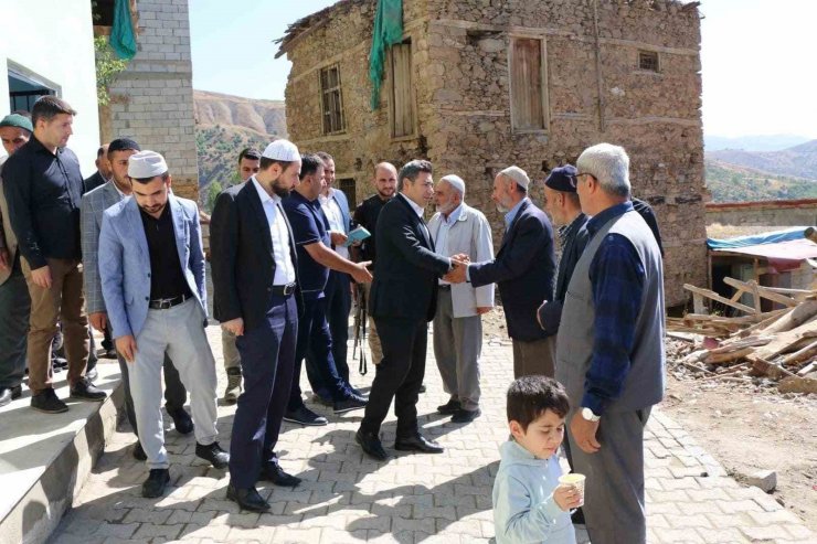 Hizan’da yapımı tamamlanan cami ibadete açıldı