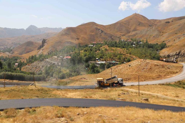 Hakkari Belediyesi asfalt startı verdi