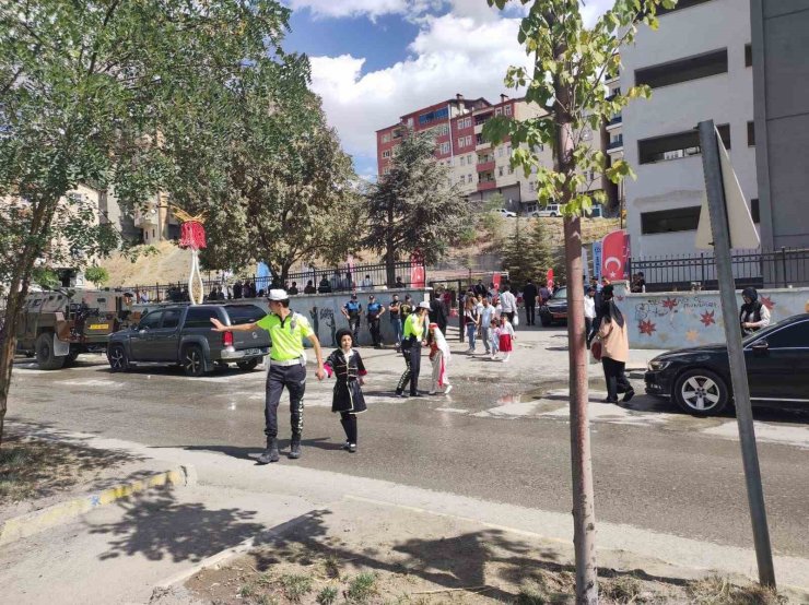 Hakkari’ de trafik denetimleri arttırıldı