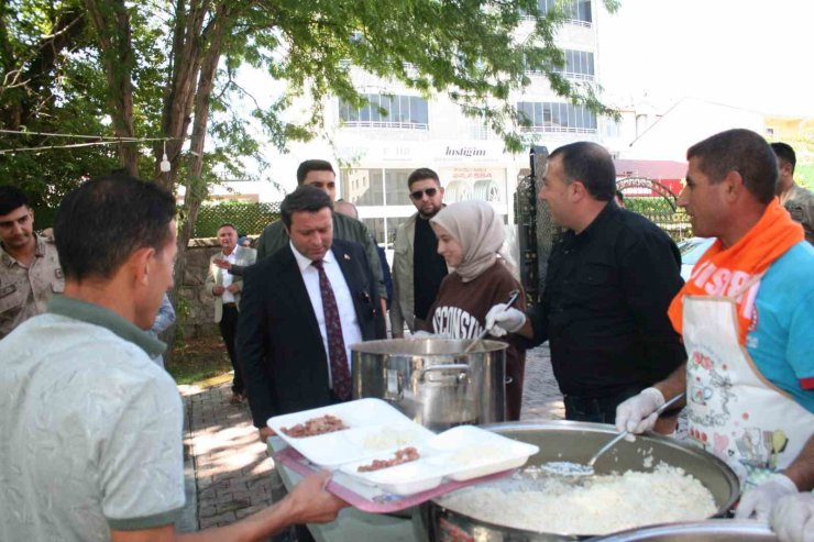 Bulanık Kaymakamı Oğuzhan Ocak Bulanık’ta Gaziler Onuruna Yemek