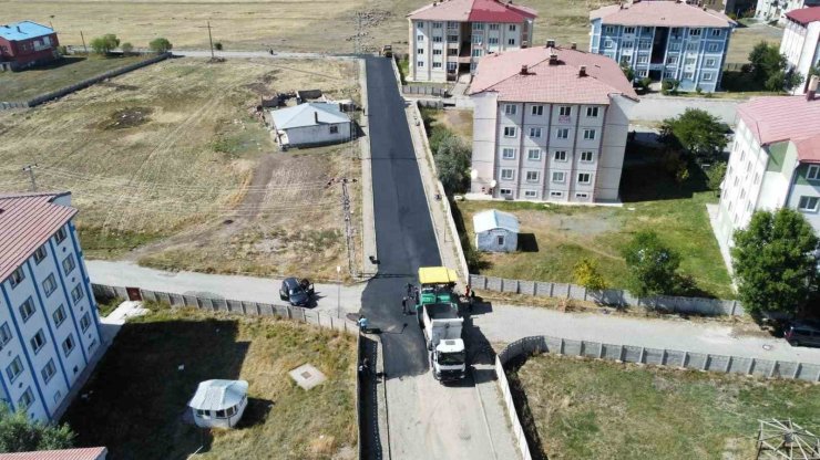 Kars’ta yol yapım çalışmaları devam ediyor