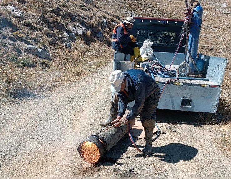 Hakkari 3 bin 500 rakımda arızalan isale hattı onarıldı