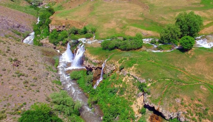 Erzincan’da Konarlı Şelalesi doğal güzelliğiyle ziyaretçilerini bekliyor