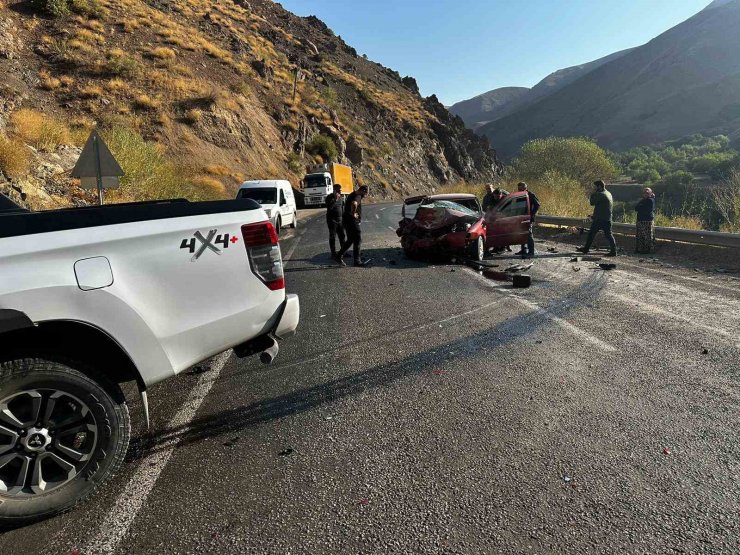 Hakkari’de trafik kazası: 3 yaralı