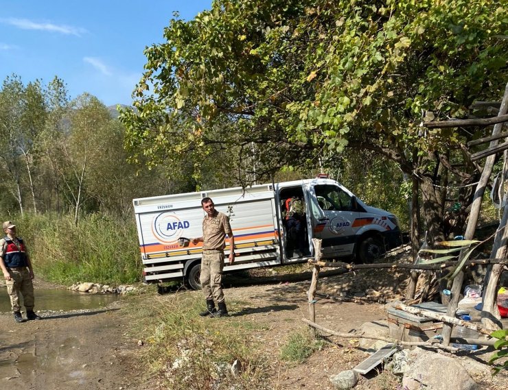 Kayıp yaşlı kadını jandarma ve AFAD ekipleri buldu