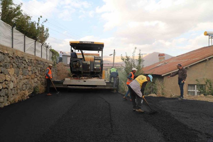 Hakkari’deki 7 semt asfalta kavuşturuldu