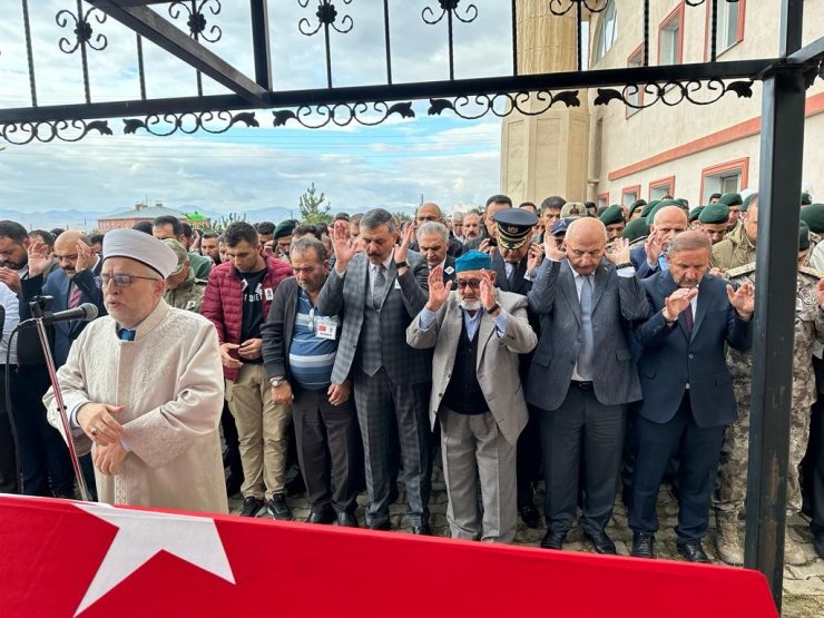 Şehit özel harekat polisi memleketi Erzurum’da son yolculuğuna uğurlandı