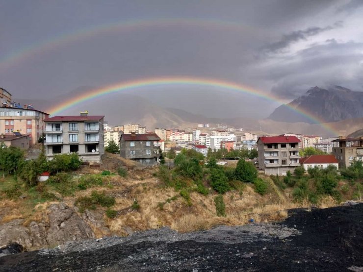 Hakkari’de gökkuşağı güzelliği