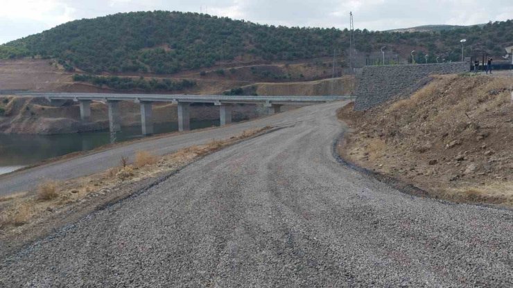 Bingöl’de yol yapım çalışmaları sürüyor