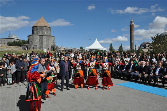 karsta-2nci-altineller-geleneksel-el-sanatlari-festivali-basladi-11.jpg