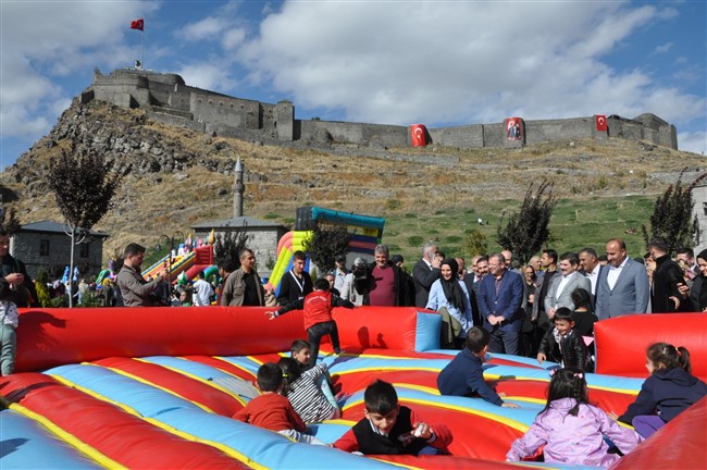 karsta-2nci-altineller-geleneksel-el-sanatlari-festivali-basladi-15.jpg